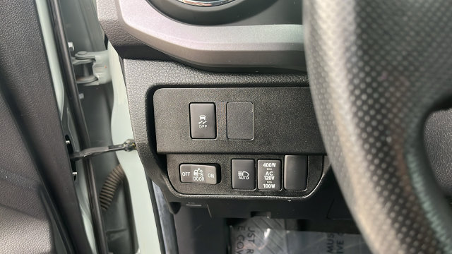 Used 2022 Toyota Tacoma TRD Sport w/ Technology Package AWD/4WD image 8