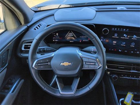 Used 2025 Chevrolet Traverse LT image 15