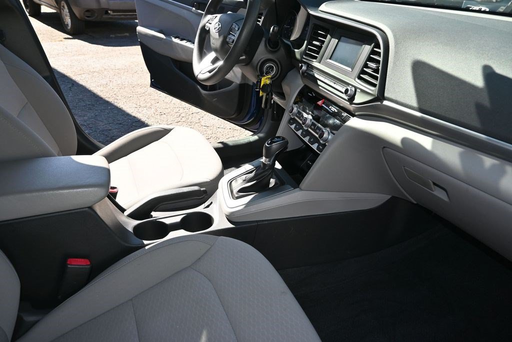 Used 2020 Hyundai Elantra SE FWD image 19