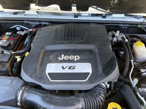 Used 2018 Jeep Wrangler Unlimited Sahara image 31