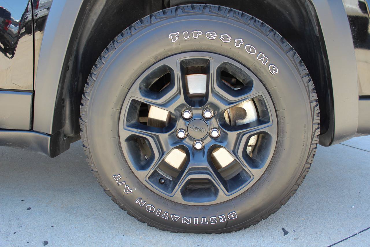 Used 2022 Jeep Cherokee Latitude w/ Sun & Sound Group AWD/4WD image 43