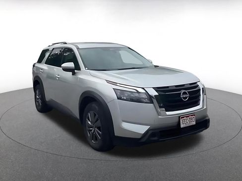 Used 2025 Nissan Pathfinder SV AWD/4WD image 3
