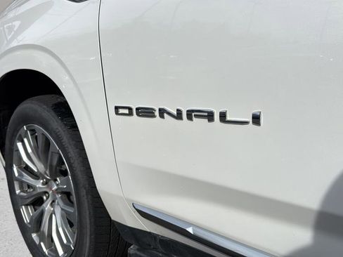 Used 2021 GMC Yukon Denali w/ Advanced Technology Package image 11