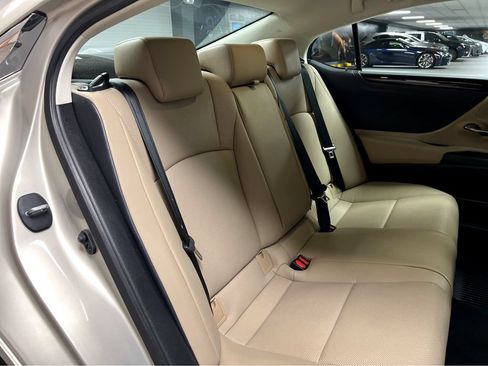 Used 2020 Lexus ES 350 w/ Premium Package FWD image 23