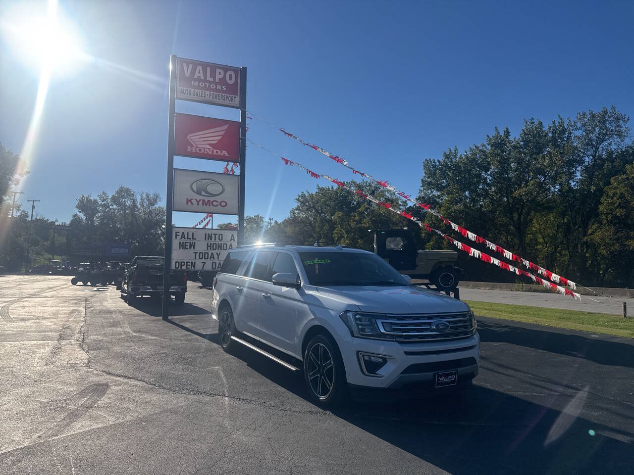 Used 2019 Ford Expedition Max Limited w/ Special Edition Package AWD/4WD image 2