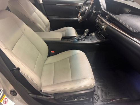 Used 2016 Lexus ES 350 w/ Premium Package w/Wood Trim FWD image 13