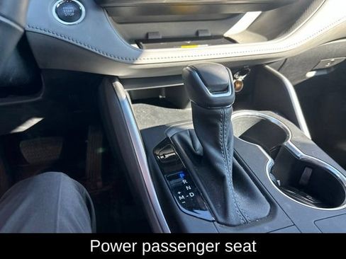 Used 2023 Toyota Highlander XLE AWD/4WD image 18