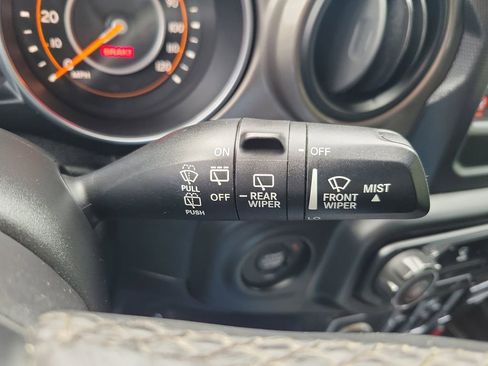 Used 2018 Jeep Wrangler Unlimited Sport S AWD/4WD image 32