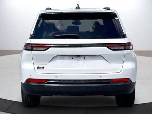 Certified 2023 Jeep Grand Cherokee Altitude image 8