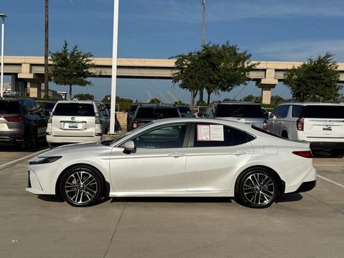 Used 2025 Toyota Camry XLE FWD image 7