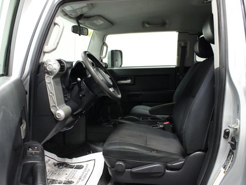 Used 2007 Toyota FJ Cruiser 4WD image 12