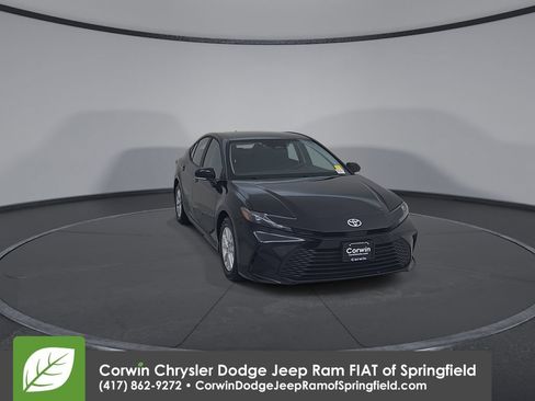 Used 2026 Toyota Camry LE FWD image 4
