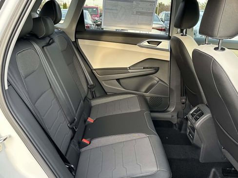 New 2026 Volkswagen Taos SE image 15