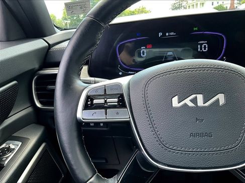Used 2025 Kia Telluride AWD image 11