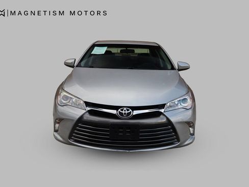 Used 2017 Toyota Camry LE image 4