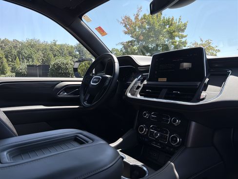Used 2023 GMC Yukon XL AT4 w/ AT4 Premium Package AWD/4WD image 6