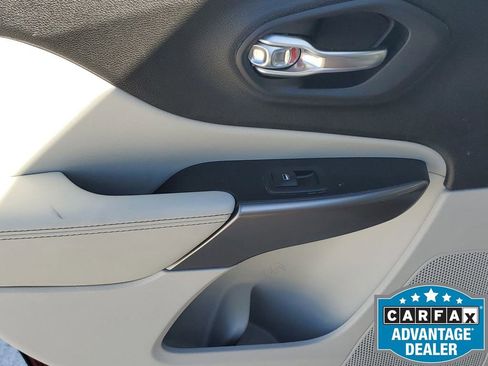 Used 2021 Jeep Cherokee Latitude Lux w/ Sun & Sound Group image 44