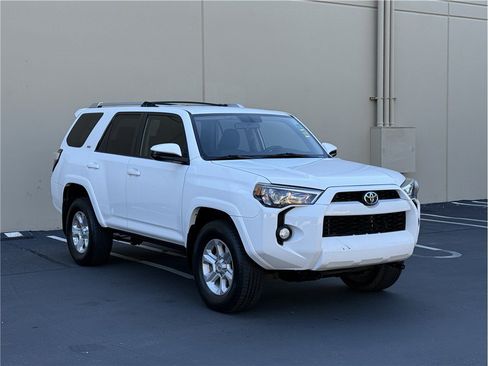 Used 2014 Toyota 4Runner SR5 AWD/4WD image 3