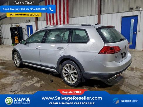 Used 2017 Volkswagen Golf Alltrack image 3
