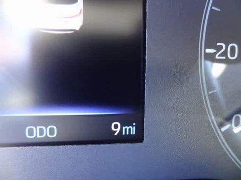 Used 2025 Toyota Corolla LE image 9