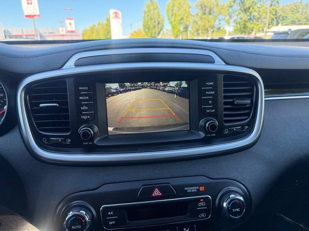 Used 2020 Kia Sorento LX w/ LX I4 Convenience Package FWD image 25