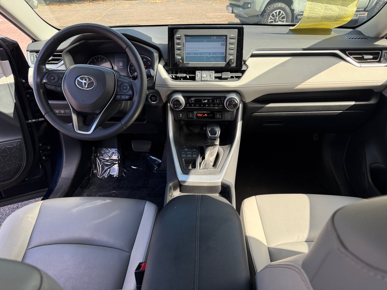 Used 2019 Toyota RAV4 XLE Premium w/ Cold Weather Package AWD/4WD image 19