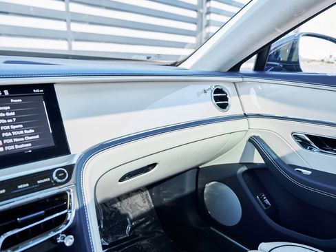 Used 2024 Bentley Flying Spur V8 image 76