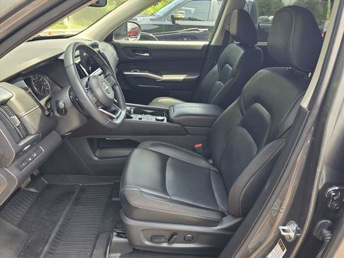 Used 2022 Nissan Pathfinder SL w/ Lighting Package (N92) AWD/4WD image 13