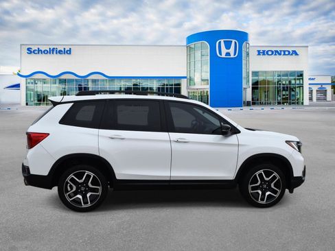 Used 2022 Honda Passport Elite image 2