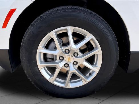 Used 2024 Chevrolet Equinox LT image 11