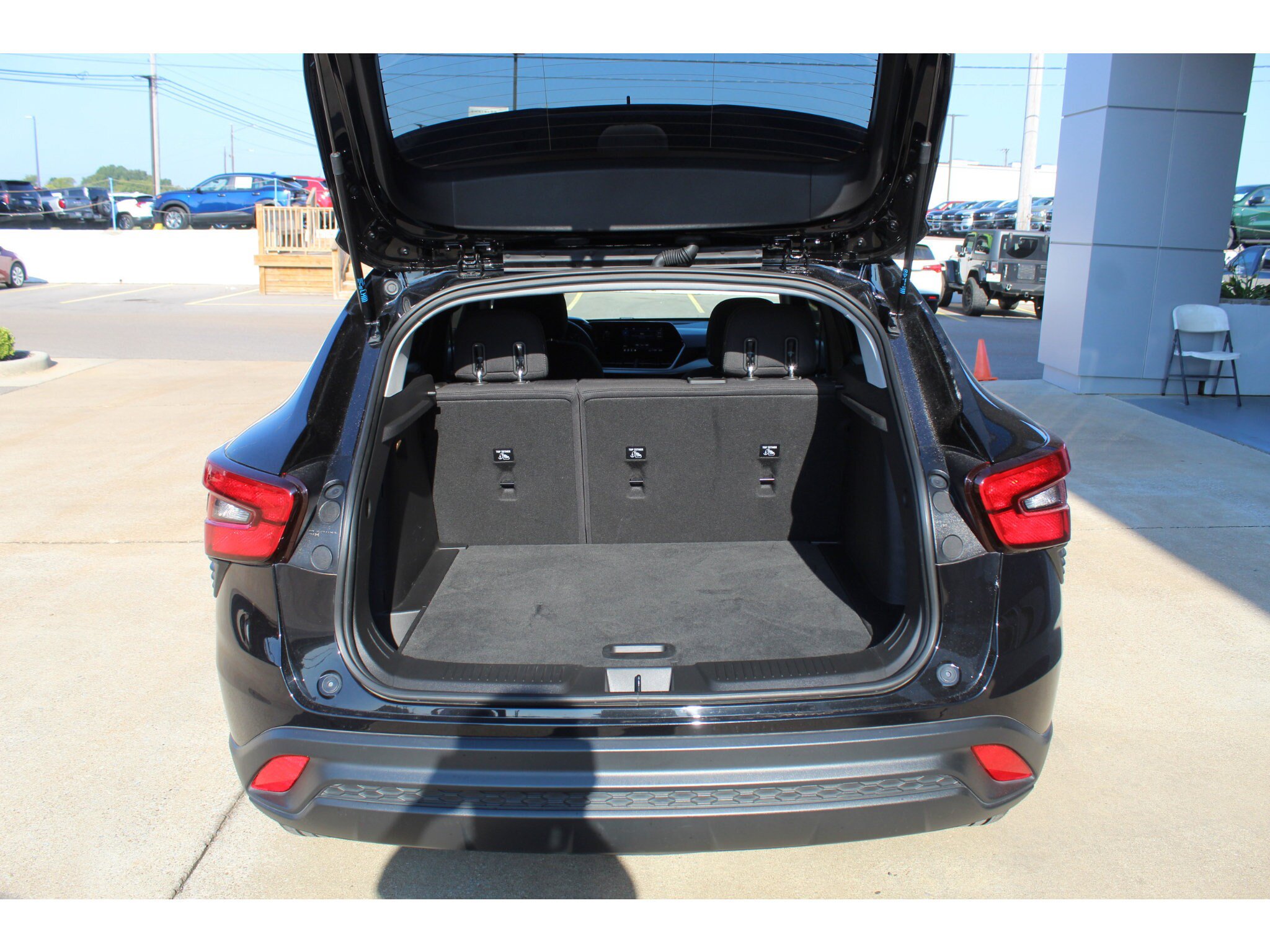 Used 2025 Chevrolet Trax LS FWD image 8