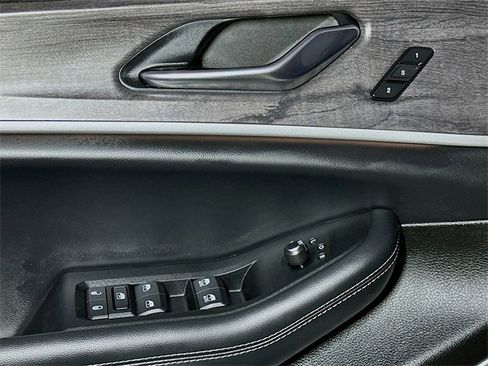 Used 2022 Jeep Grand Cherokee L Limited image 15