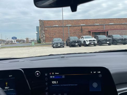 Used 2025 Chevrolet Equinox LT image 18