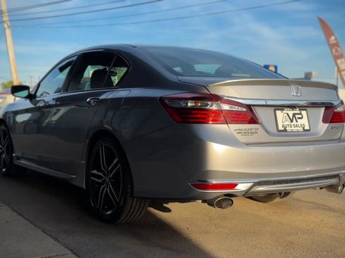 Used 2017 Honda Accord Sport image 4