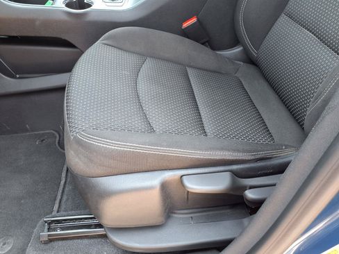 Used 2024 GMC Terrain SLE FWD image 24