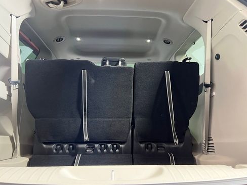 Certified 2024 Chrysler Pacifica Limited image 27