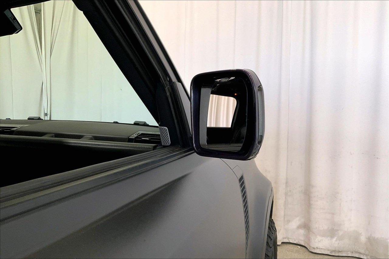 Used 2023 Land Rover Defender 130 X-Dynamic SE AWD/4WD image 11