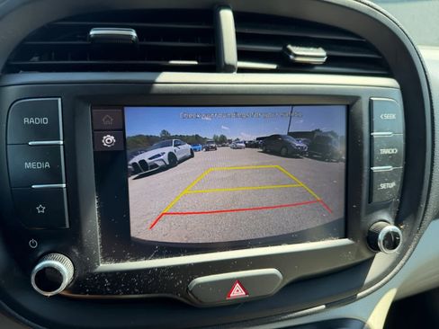 Certified 2023 Kia Soul LX w/ LX Technology Package FWD image 18