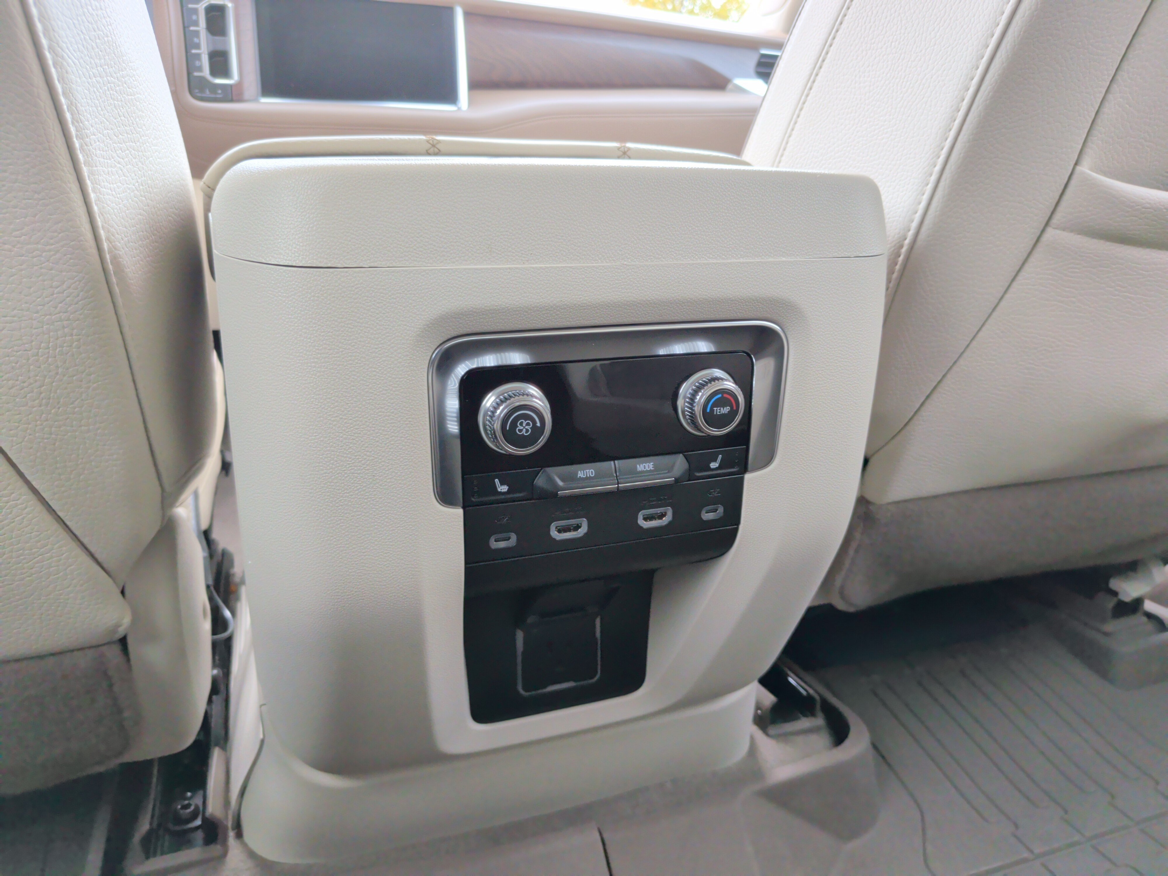 Used 2024 GMC Yukon Denali AWD/4WD image 35