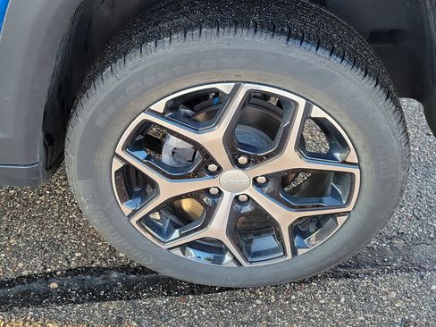 Used 2024 Jeep Compass Limited image 5