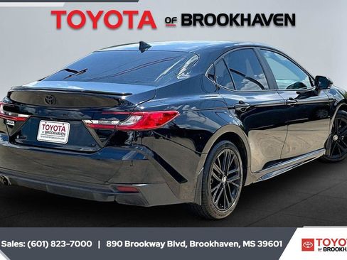 Used 2025 Toyota Camry SE w/ Convenience Package FWD image 11
