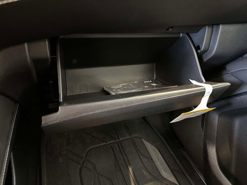 Used 2024 Chevrolet Tahoe Premier w/ Premium Package image 33