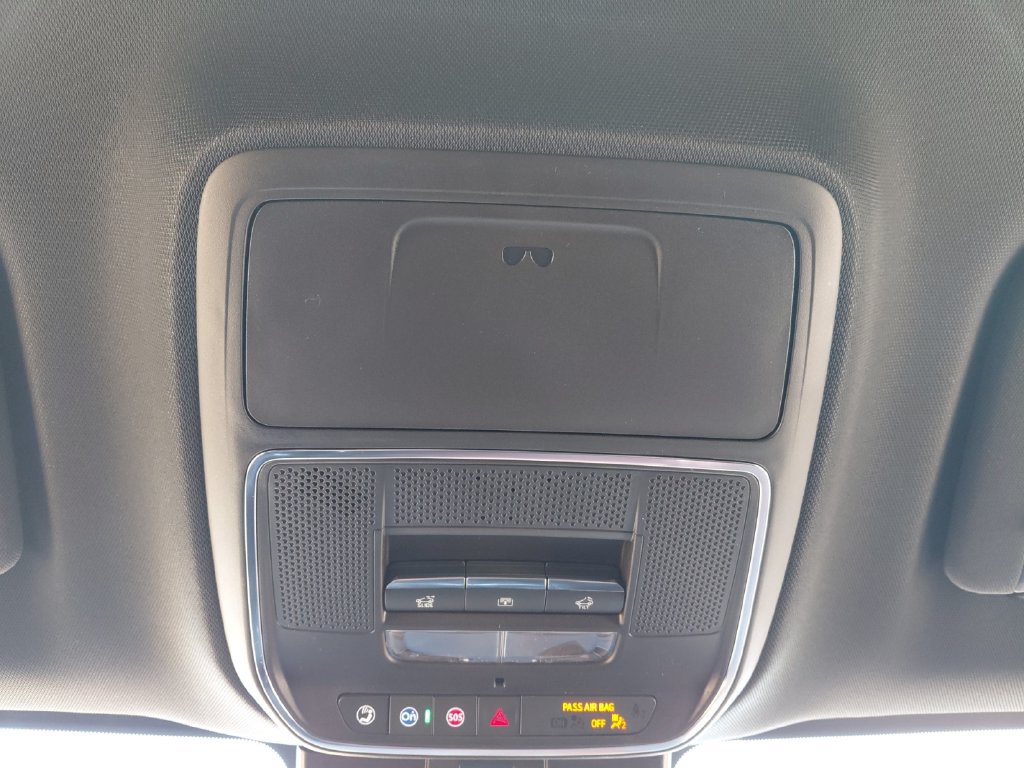 Used 2026 Chevrolet Traverse RS FWD image 34