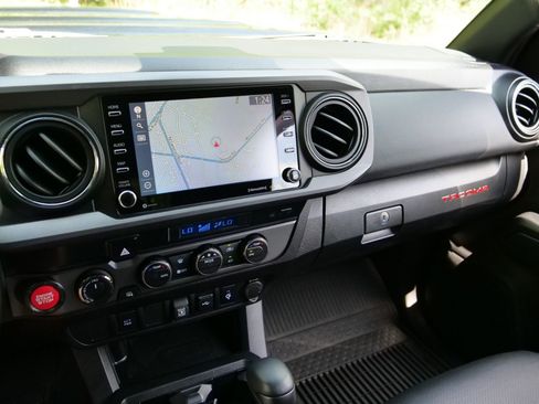 Used 2022 Toyota Tacoma TRD Sport AWD/4WD image 8