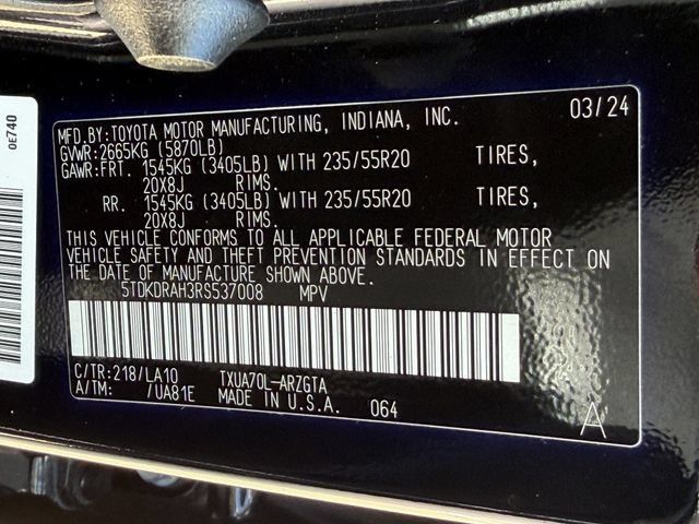 Used 2024 Toyota Highlander Platinum FWD image 30