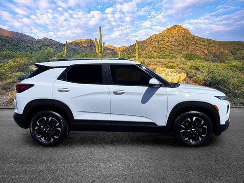 Used 2022 Chevrolet TrailBlazer LT w/ Confidence II Package FWD image 3