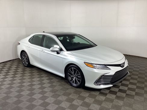 Used 2023 Toyota Camry XLE FWD image 1