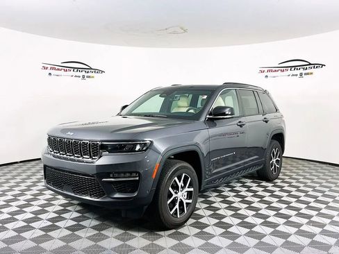 Used 2025 Jeep Grand Cherokee Limited w/ Luxury Tech Group II image 4