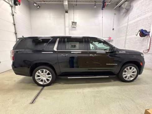 Used 2023 Chevrolet Suburban High Country AWD/4WD image 3