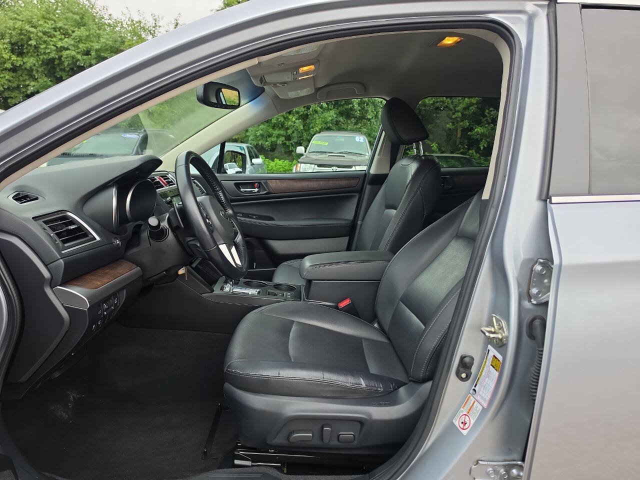 Used 2016 Subaru Outback 3.6R Limited AWD/4WD image 9